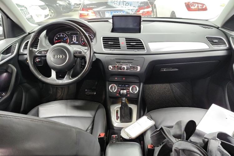Used Audi Q3 2015 30 TFSI Comfort Model Center Console