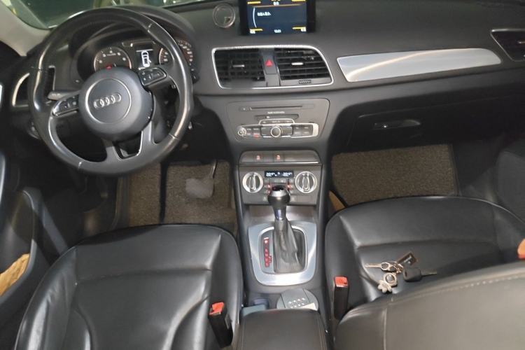 Used Audi Q3 2015 30 TFSI Comfort Model Center Console