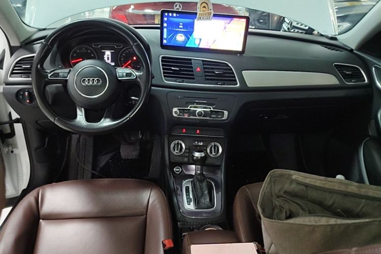 Used Audi Q3 2015 30 TFSI Ambition Edition Center Console