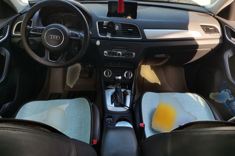 Used Audi Q3 2015 30 TFSI Comfort Model Center Console