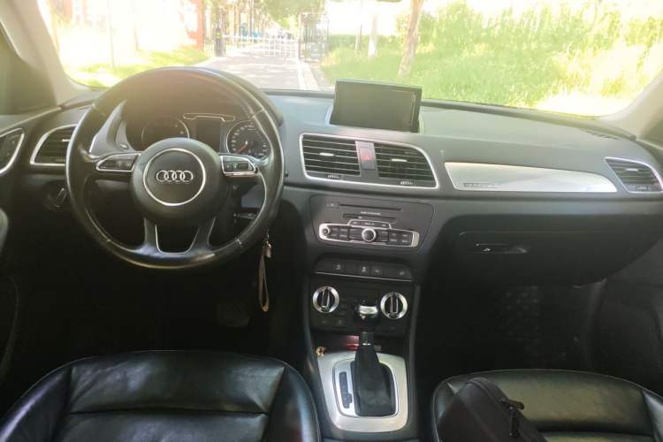Used Audi Q3 2015 35 TFSI quattro Technology Edition Center Console