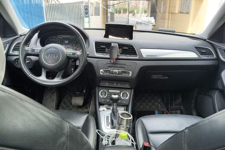 Used Audi Q3 2015 35 TFSI quattro Technology Edition Center Console