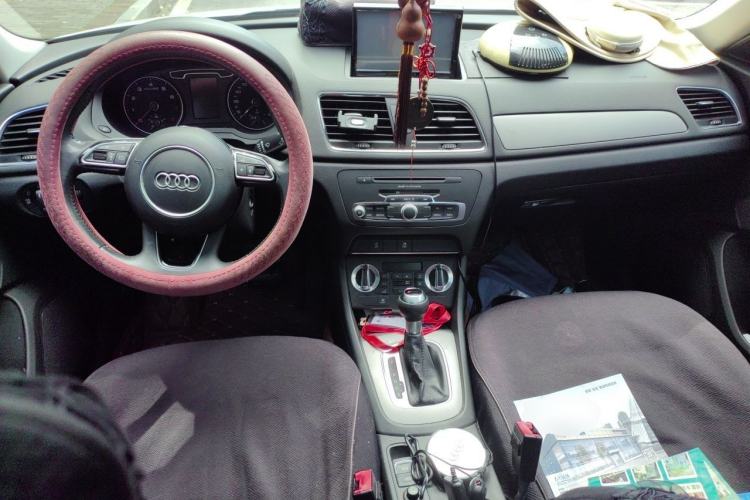 Used Audi Q3 2015 30 TFSI Ambition Edition Center Console