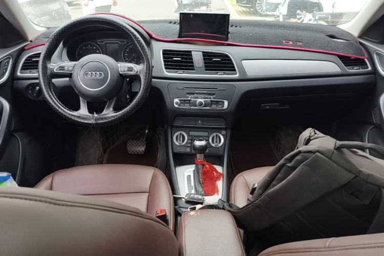 Used Audi Q3 2015 35 TFSI Ambition Edition Center Console