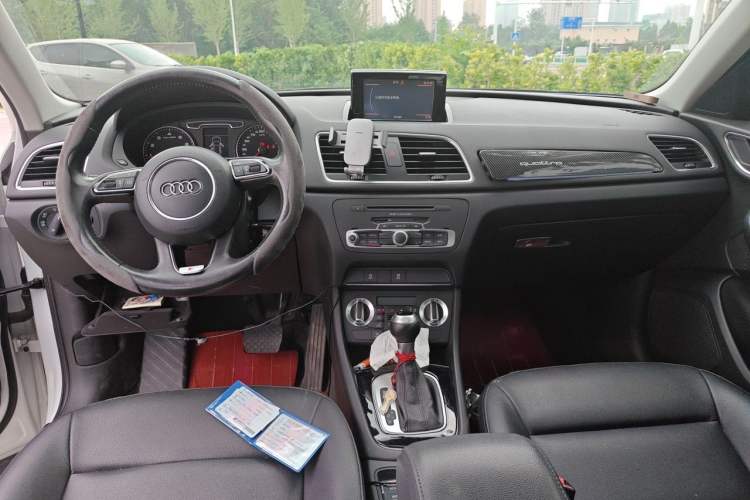 Used Audi Q3 2015 35 TFSI Ambition Edition Center Console