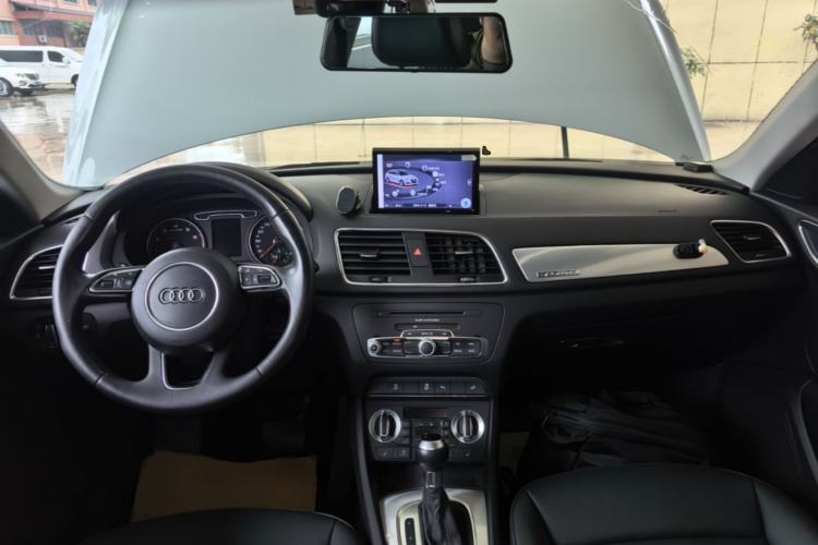 Used Audi Q3 2015 35 TFSI quattro Technology Edition Center Console