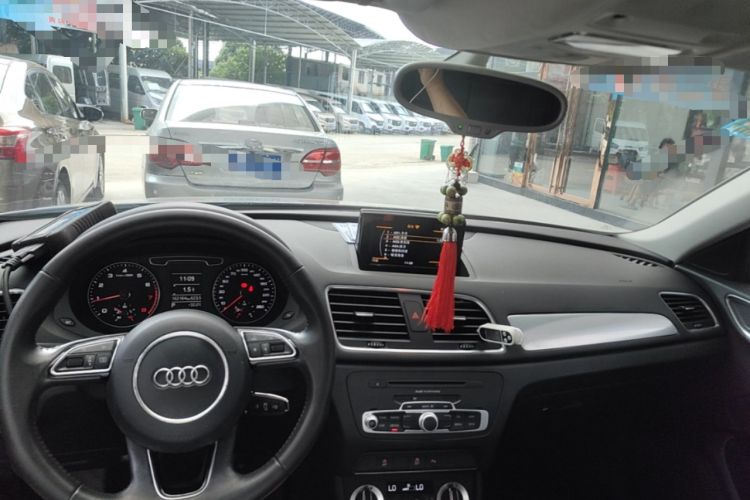 Used Audi Q3 2015 35 TFSI Comfort Model Center Console