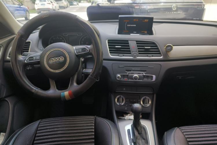 Used Audi Q3 2015 35 TFSI Ambition Edition Center Console