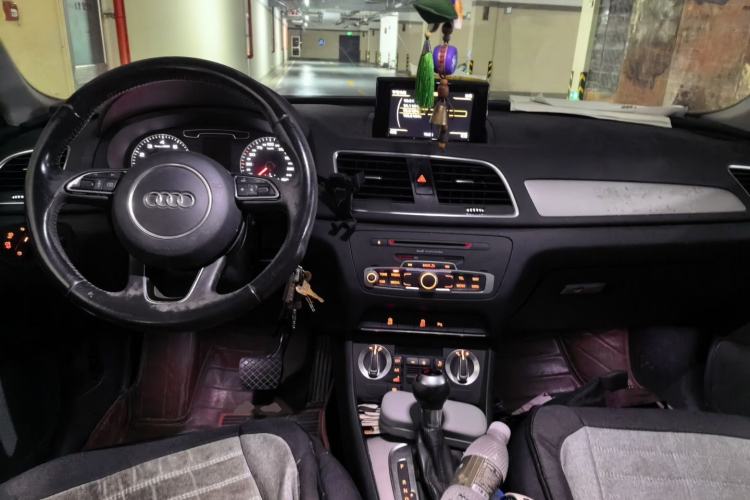 Used Audi Q3 2015 30 TFSI Ambition Edition Center Console