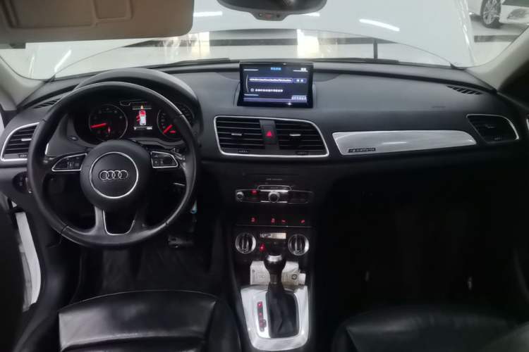 Used Audi Q3 2015 35 TFSI quattro Millionth Anniversary Edition Center Console