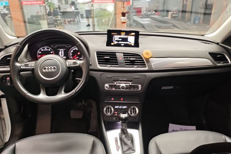 Used Audi Q3 2015 30 TFSI Ambition Edition Center Console