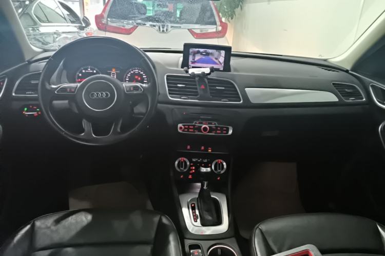 Used Audi Q3 2015 35 TFSI Millionth Anniversary Comfort Model Center Console