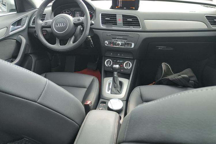 Used Audi Q3 2015 30 TFSI Ambition Edition Center Console