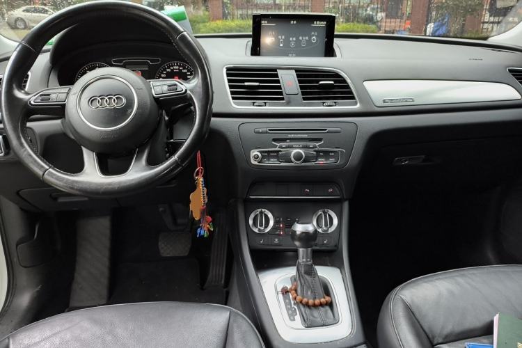 Used Audi Q3 2015 35 TFSI quattro Technology Edition Center Console
