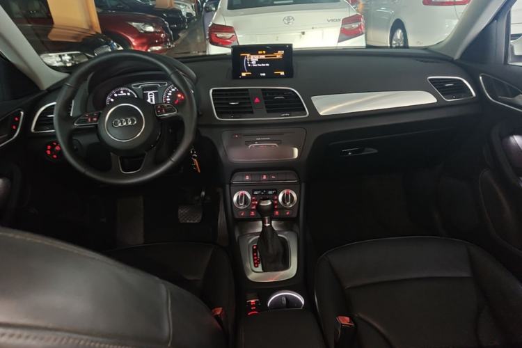 Used Audi Q3 2015 35 TFSI Millionth Anniversary Comfort Model Center Console