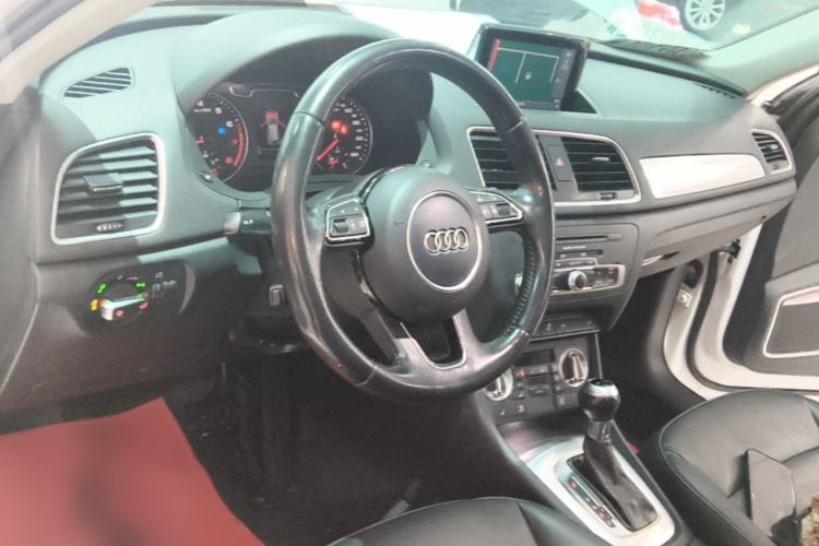 Used Audi Q3 2015 35 TFSI quattro Luxury Edition Center Console