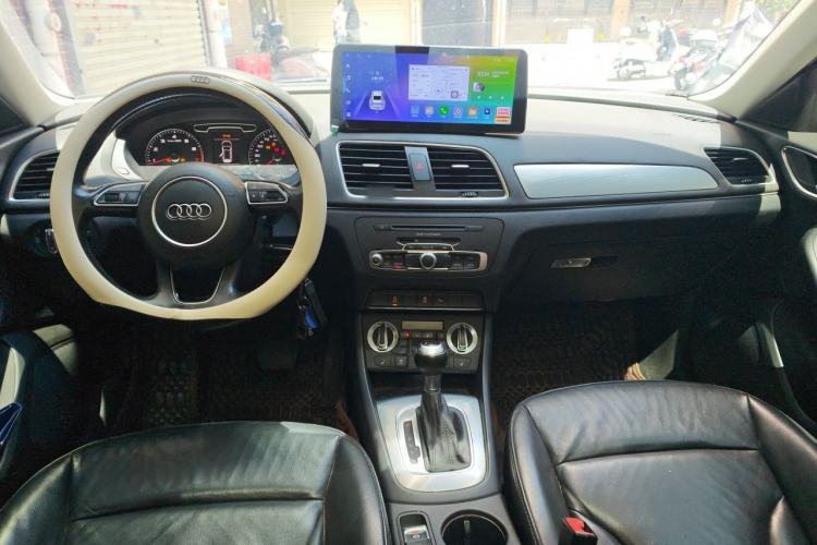Used Audi Q3 2015 35 TFSI Comfort Model Center Console