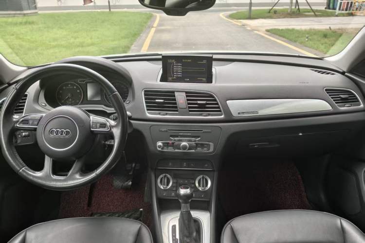 Used Audi Q3 2015 35 TFSI quattro Technology Edition Center Console