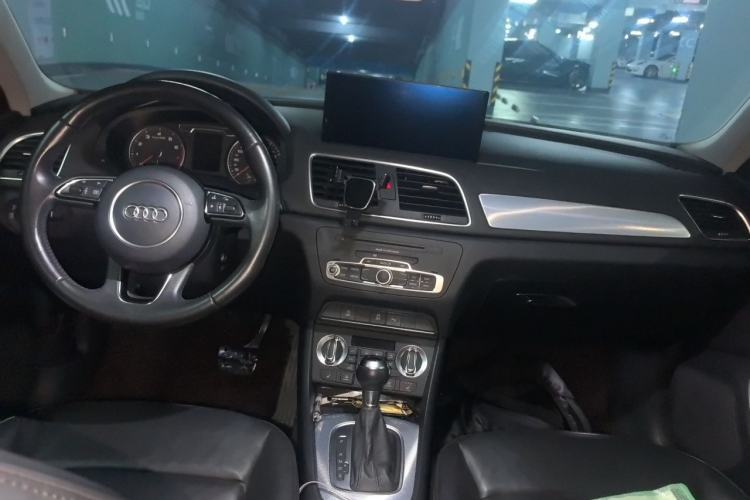 Used Audi Q3 2015 35 TFSI Ambition Edition Center Console