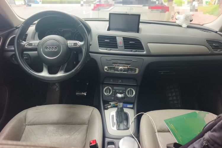 Used Audi Q3 2015 30 TFSI Ambition Edition Center Console