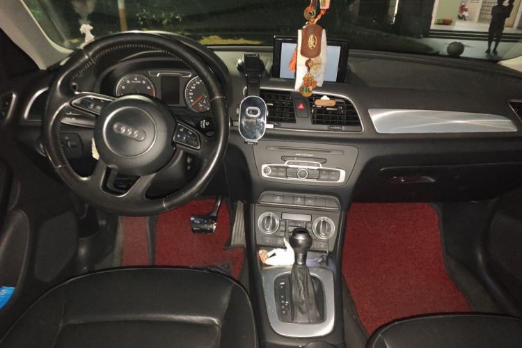 Used Audi Q3 2015 35 TFSI Ambition Edition Center Console