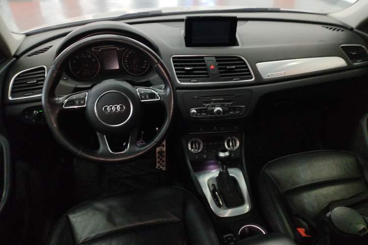 Used Audi Q3 2015 35 TFSI quattro Technology Edition Center Console