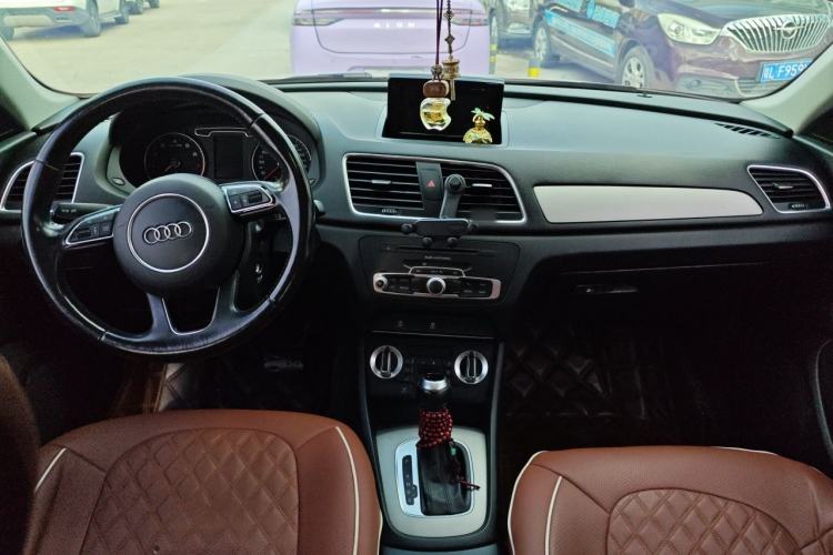 Used Audi Q3 2015 30 TFSI Ambition Edition Center Console