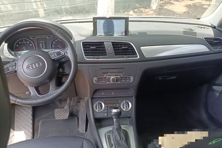 Used Audi Q3 2015 30 TFSI Ambition Edition Center Console