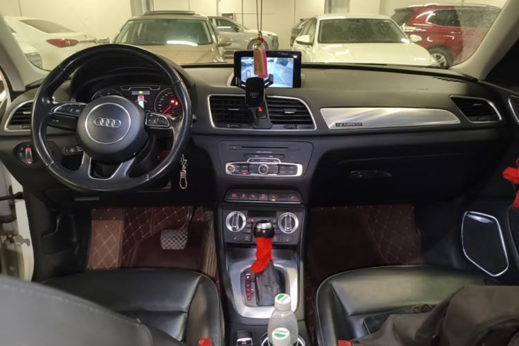 Used Audi Q3 2015 35 TFSI quattro Luxury Edition Center Console