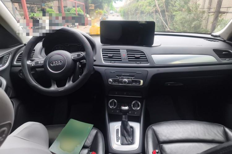 Used Audi Q3 2015 35 TFSI Ambition Edition Center Console
