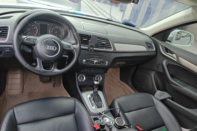 Used Audi Q3 2015 35 TFSI Ambition Edition Center Console