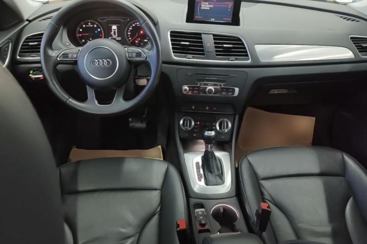 Used Audi Q3 2015 35 TFSI Ambition Edition Center Console