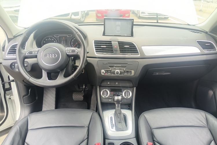 Used Audi Q3 2015 30 TFSI Comfort Model Center Console