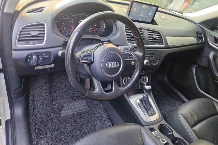 Used Audi Q3 2015 35 TFSI quattro Technology Edition Center Console
