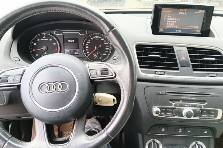 Used Audi Q3 2015 35 TFSI quattro Technology Edition Center Console