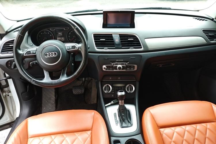 Used Audi Q3 2015 30 TFSI Ambition Edition Center Console
