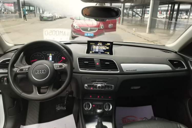 Used Audi Q3 2015 35 TFSI quattro Technology Edition Center Console