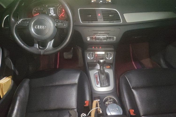 Used Audi Q3 2015 30 TFSI Ambition Edition Center Console