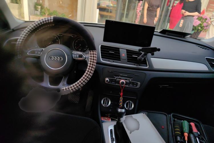 Used Audi Q3 2015 30 TFSI Ambition Edition Center Console