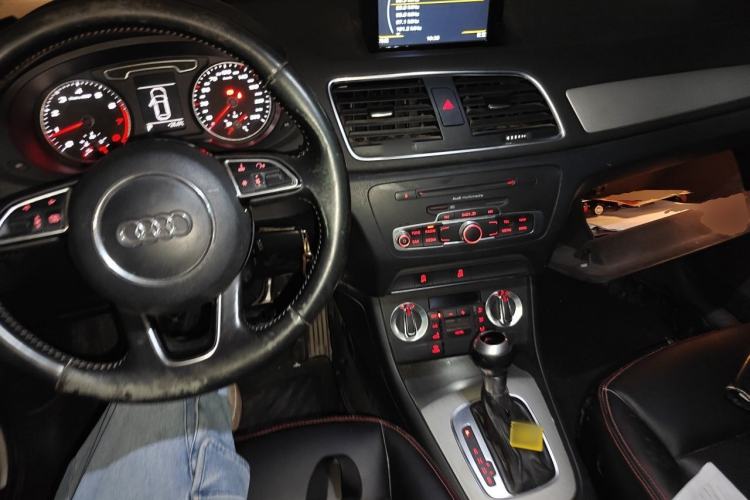 Used Audi Q3 2015 30 TFSI Ambition Edition Center Console