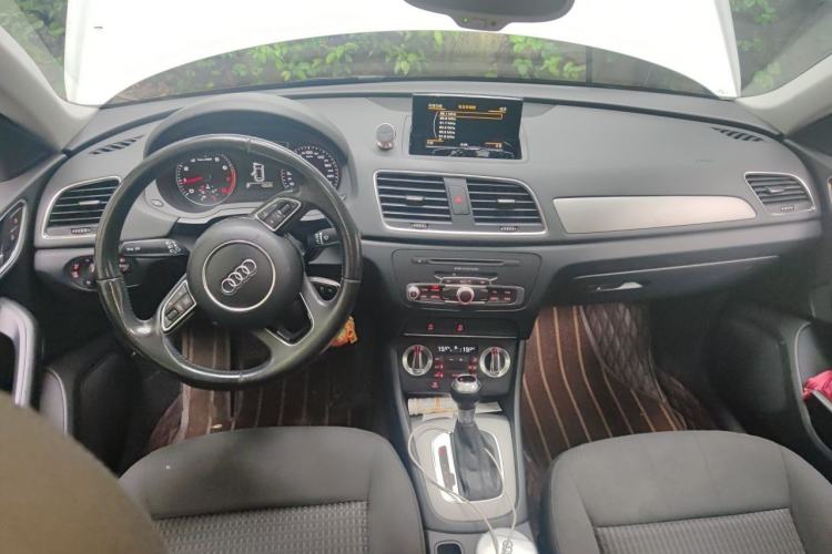 Used Audi Q3 2015 30 TFSI Ambition Edition Center Console
