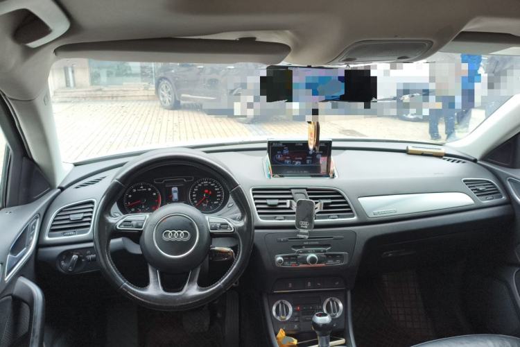 Used Audi Q3 2015 35 TFSI quattro Technology Edition Center Console