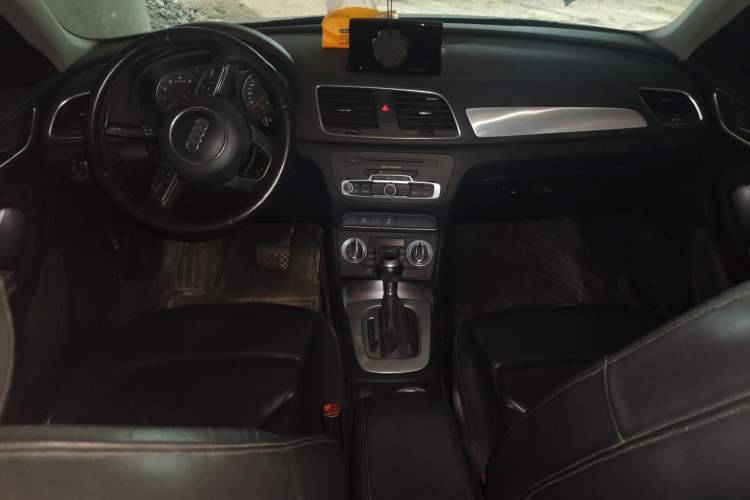 Used Audi Q3 2015 30 TFSI Ambition Edition Center Console