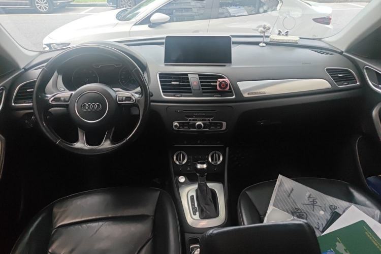 Used Audi Q3 2015 35 TFSI quattro Technology Edition Center Console
