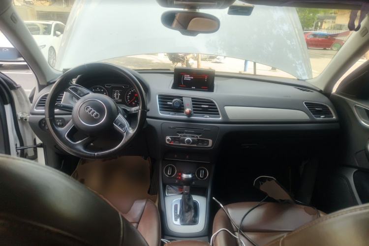 Used Audi Q3 2015 35 TFSI Ambition Edition Center Console