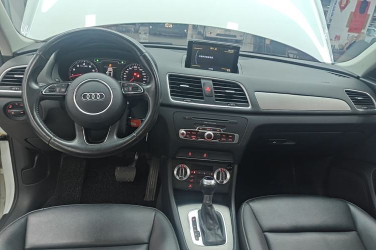 Used Audi Q3 2015 30 TFSI Ambition Edition Center Console