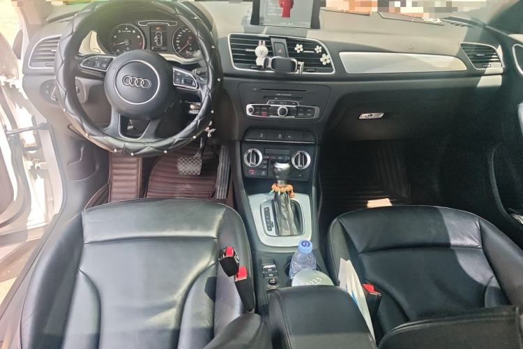 Used Audi Q3 2015 35 TFSI Comfort Model Center Console