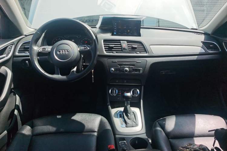 Used Audi Q3 2015 30 TFSI Ambition Edition Center Console