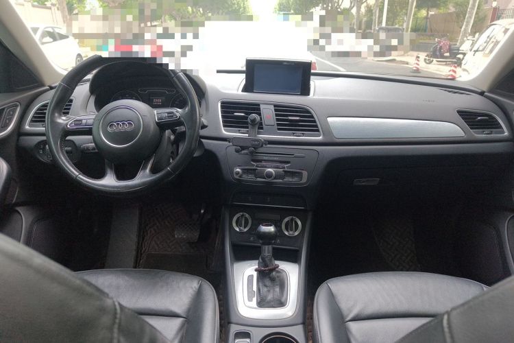 Used Audi Q3 2015 30 TFSI Comfort Model Center Console
