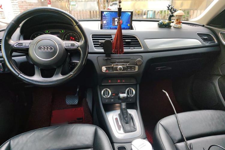 Used Audi Q3 2015 35 TFSI Ambition Edition Center Console